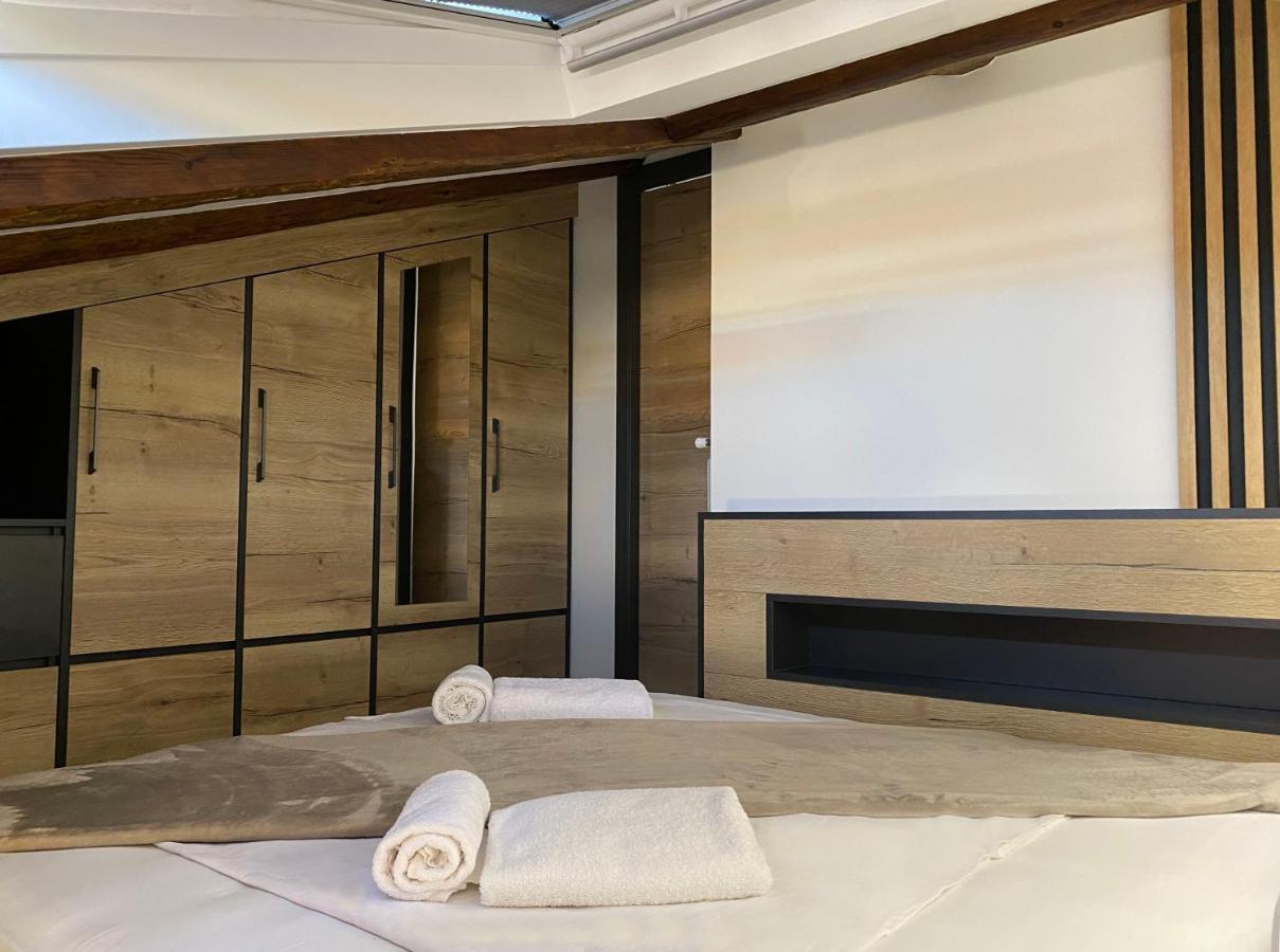 Ferienwohnung Castropola Views With Private Parking Exterior foto